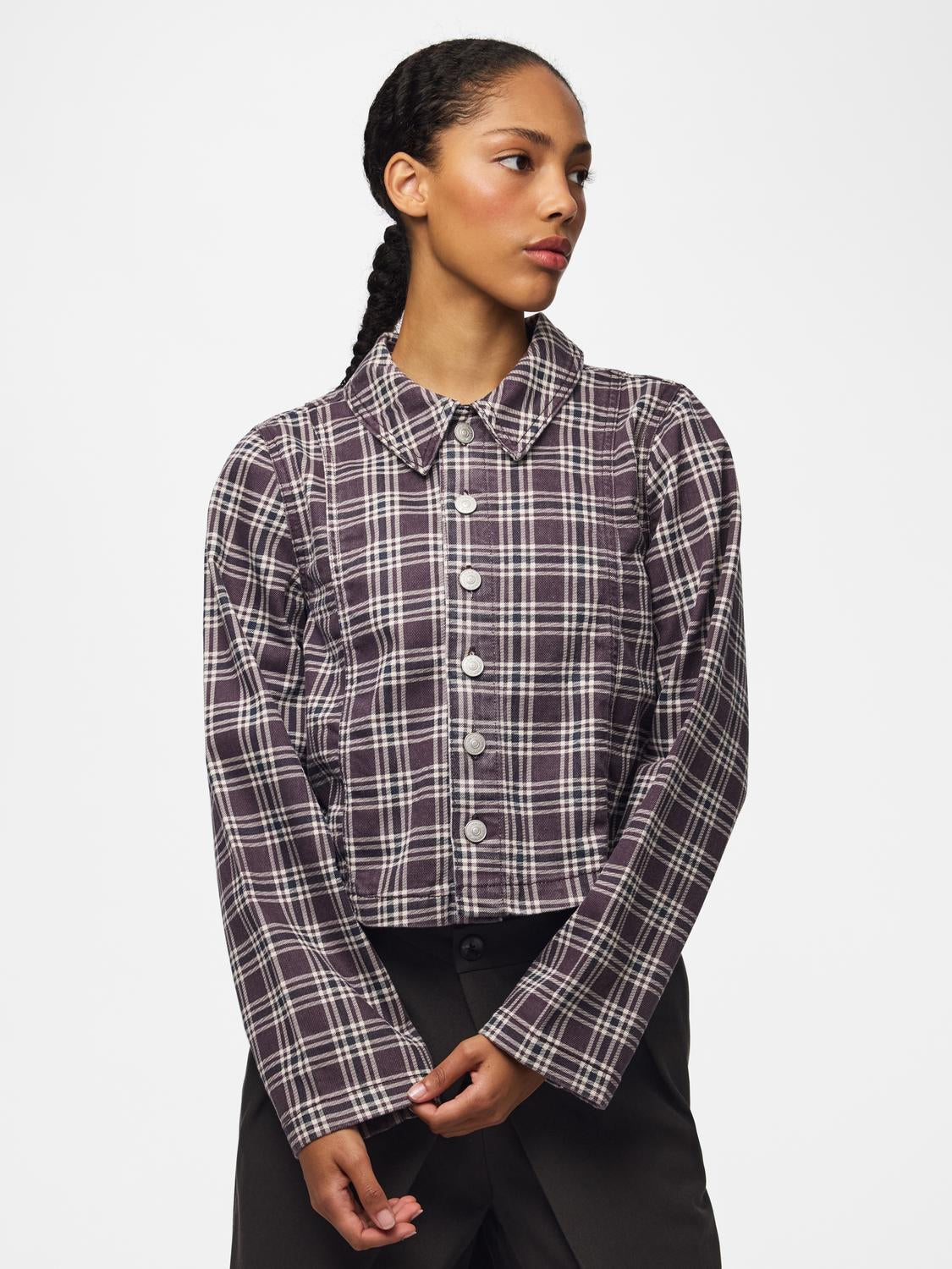 model_shot-front